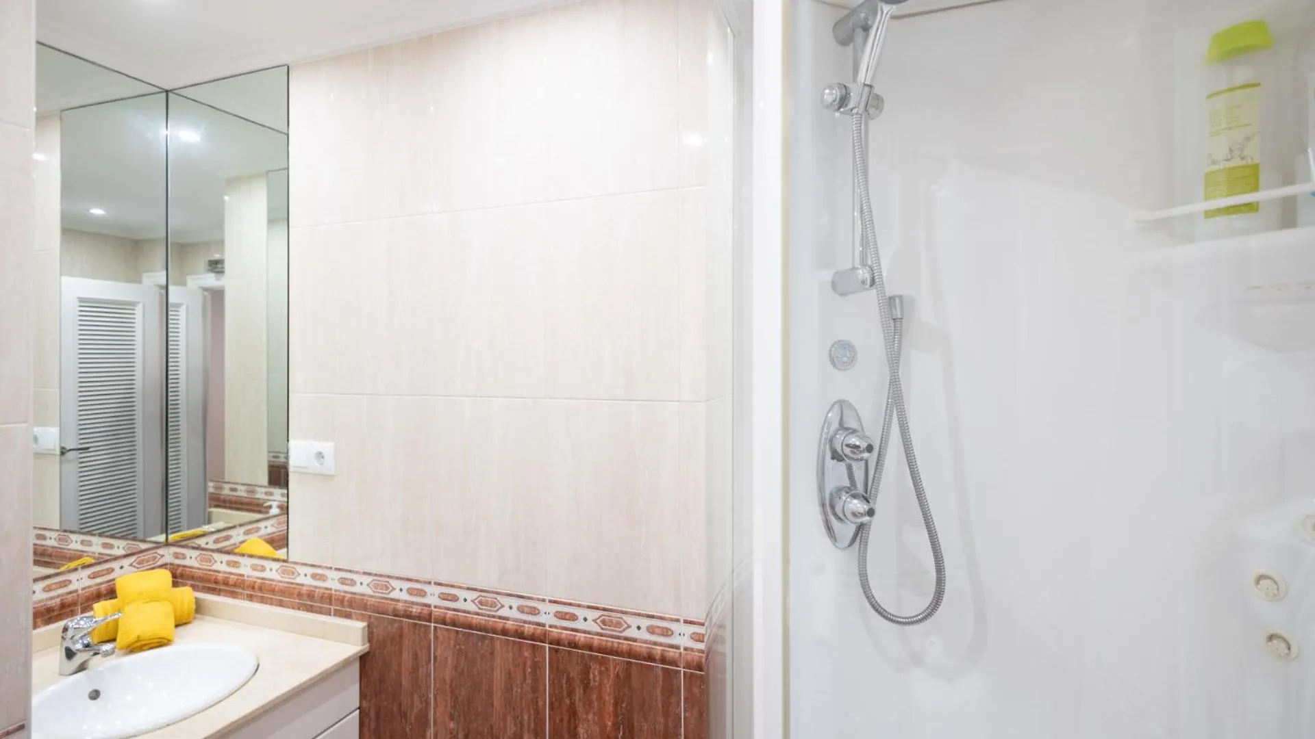 Nuevo, Grande Con Garaje, Bilbao Arena, Casco Viejo Apartment