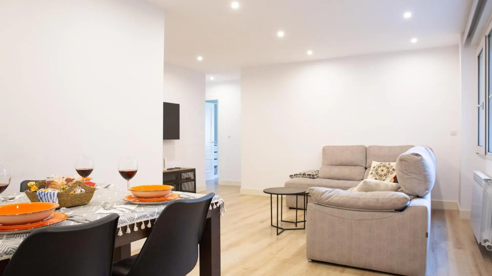Nuevo, Grande Con Garaje, Bilbao Arena, Casco Viejo Apartment